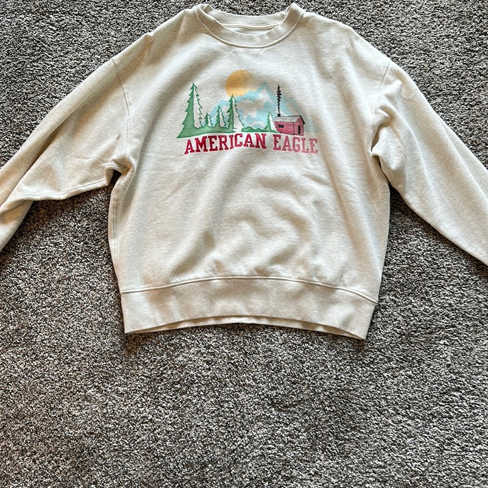 American Eagle crewneck never been worn. Brand new nothing wrong with it.